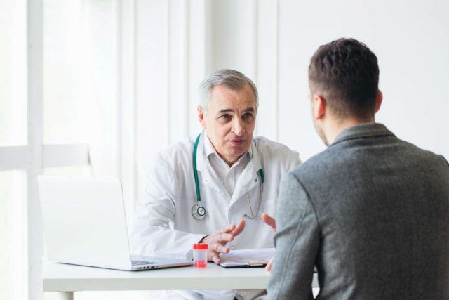 Homem e médico